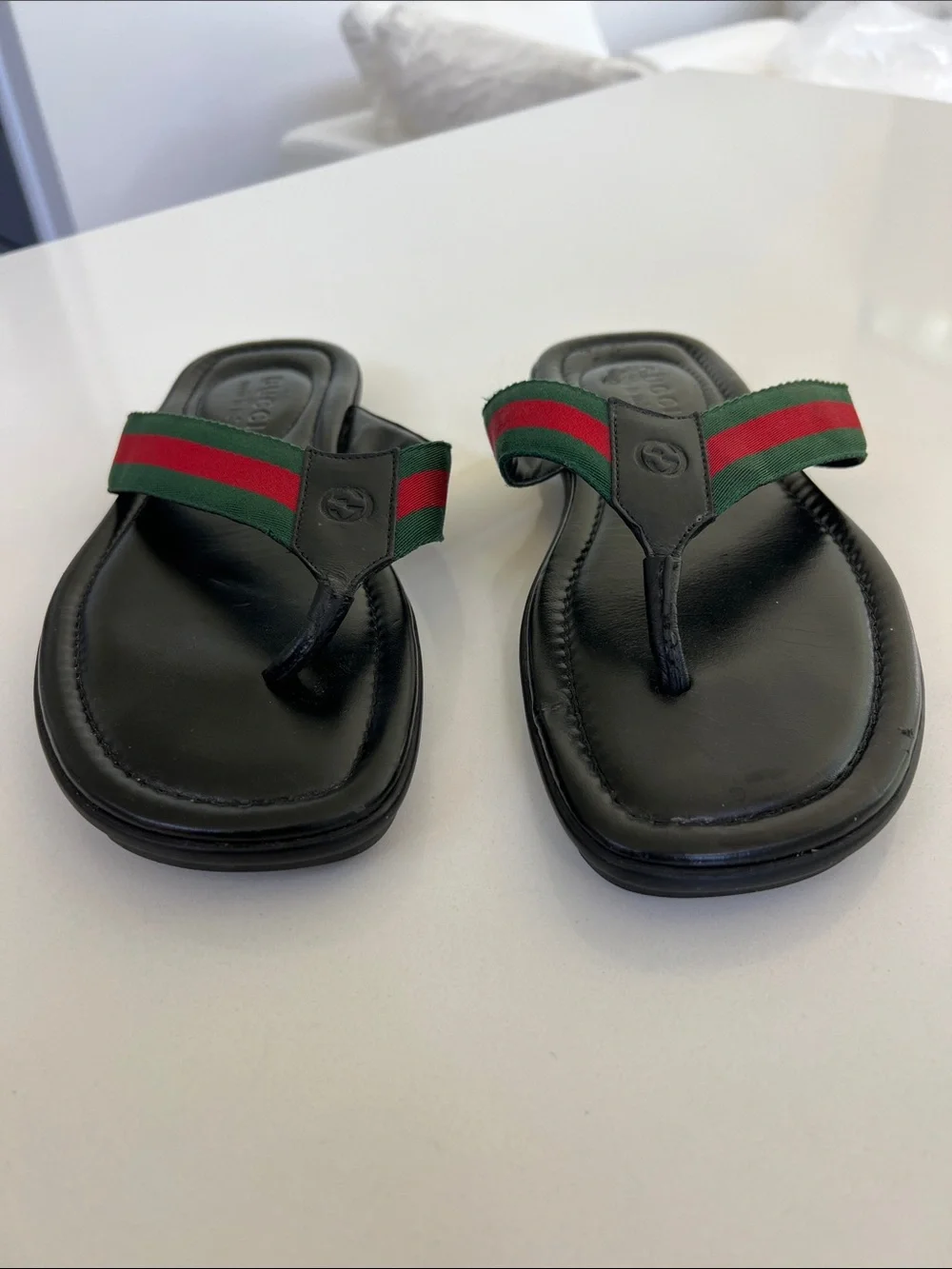 Gucci red and green striped web black leather sandals flip flops men’s 6